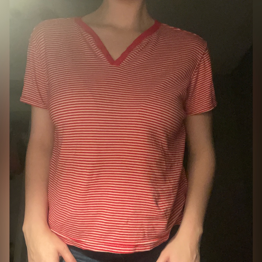 Medium Basic Editions Red and White Striped V-Neck Tee